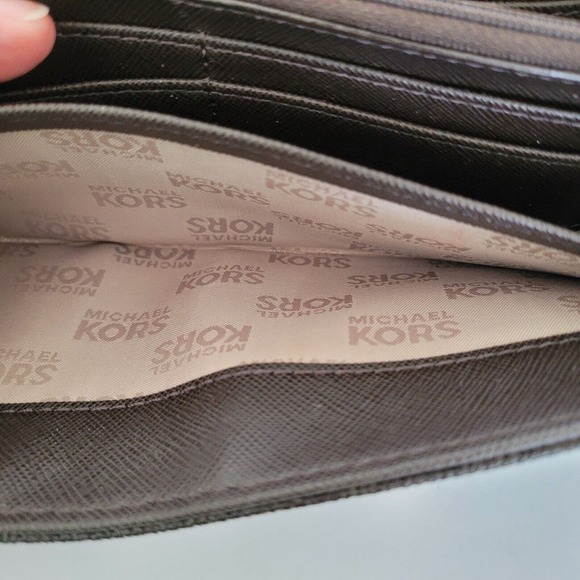 MICHAEL KORS MK Fulton Gusset Carryall Brown Saffiano Leather Envelope Wallet - Picture 8 of 14